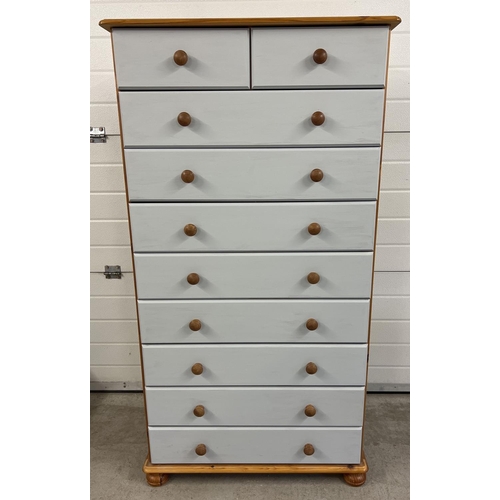 1370 - A modern 10 drawer chest of drawers with painted grey drawer fronts. Natural wood finish and knob ha... 