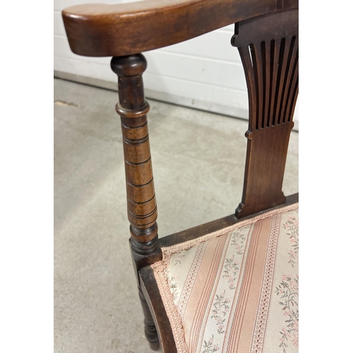 1382 - A Victorian dark wood corner chair with carved detail to back and fanned spindle design. Turned legs... 