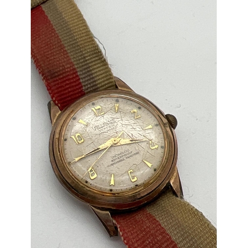 1161 - A men's vintage automatic wristwatch by Allaine. Goldtone case, hours markers and hands. With vintag... 