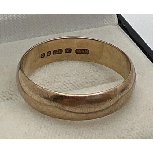 1084 - A 9ct gold plain wedding band, ring size V. Total weight approx. 4.6g.