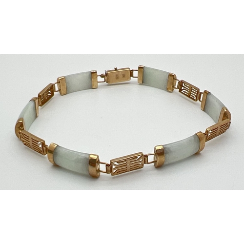 1089 - A 9ct gold and green jade panel bracelet with push clasp. Alternating rectangular pierced work chine... 