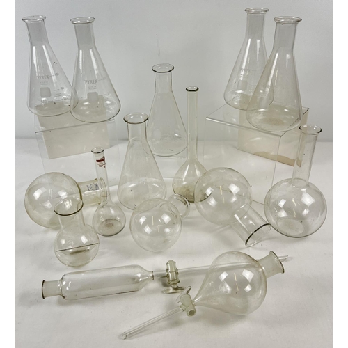 1276 - A collection of vintage scientific glass containers, measures and flasks to include conical. Largest... 