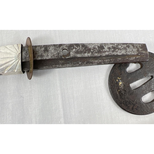 1264 - A Muromachi Japanese Wakizashi sword with : urushi black saya/scabbard with seashell motifs. Handle ... 