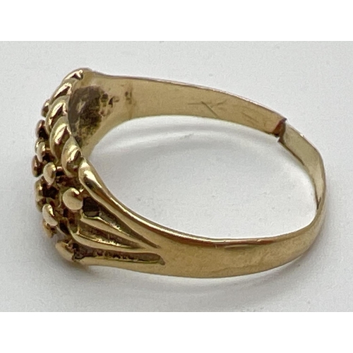 1060 - A 9ct gold keeper ring for scrap or repair - ring cut through. Gold marks to inside of band. Size T,... 