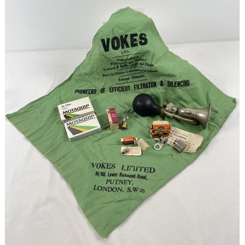 1319 - A collection of vintage automobilia to include a Condor motorcycle horn, Vokes advertising cloth and... 