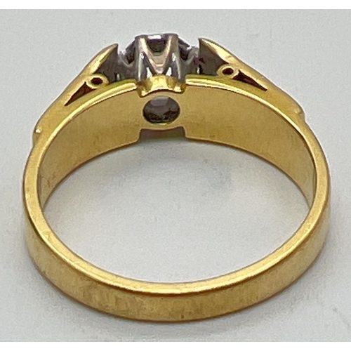 1082 - A 18ct gold vintage solitaire ring mount- no stone. High set shoulders with bark effect engraved det... 