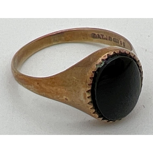 1115 - A small 9ct gold signet style ring set with an oval of black onyx. Full hallmarks to inside of band.... 