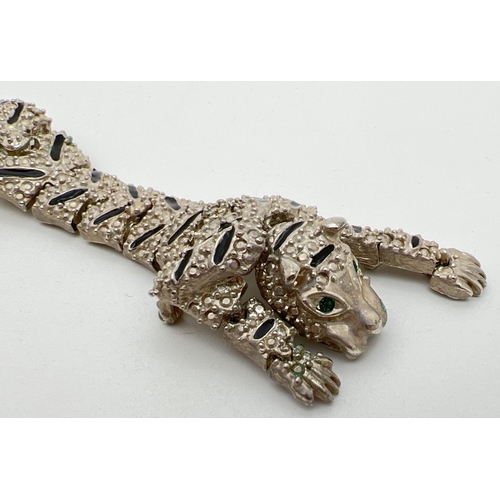 1127 - A large vintage articulated silver tone brooch of a tiger. Made from 20 separate moving panels with ... 