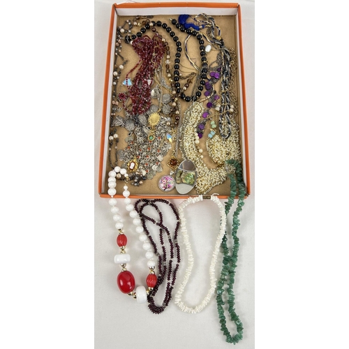 1130 - A tray of 25 plus vintage and modern costume jewellery necklaces. To include Natural stone, glass be... 