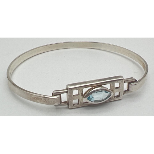 1143 - A modern design silver bangle with Rennie Mackintosh style pierced work panel set with a marquise cu... 