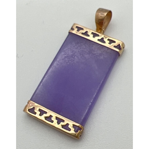 1157 - A lavender jade pendant with 9ct gold pierced work cap to top and bottom. Gold mark to inside of bal... 