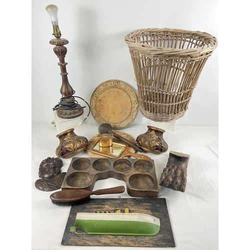 1358 - A collection of vinatge wooden and wicker items. To include bread boards, vanity items, sectional tr... 