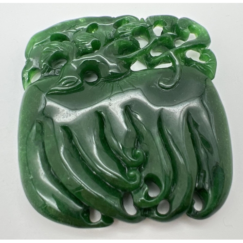 1293 - A carved piece of jade in the form of a bunch of radishes. Carved detail to both sides. Approx. 7.5c... 