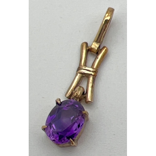 12 - A 9ct gold and amethyst love and kisses design pendant with oval cut stone (approx. 9mm x 7mm). Appr... 