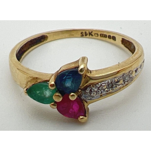 40 - A 9ct yellow gold multi stone trinity ring with a pear cut emerald, sapphire & ruby in a 3 point sta... 