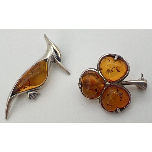 43 - 2 small 925 silver and amber brooches. A woodpecker (approx. 3.5cm long) stamped 925 to reverse, tog... 