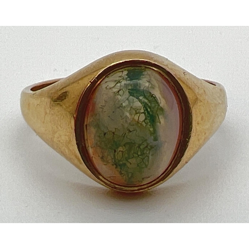 81 - A vintage 9ct gold ring set with central oval cabochon of moss agate. Fully hallmarked inside band. ... 