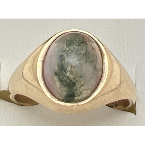 81 - A vintage 9ct gold ring set with central oval cabochon of moss agate. Fully hallmarked inside band. ... 