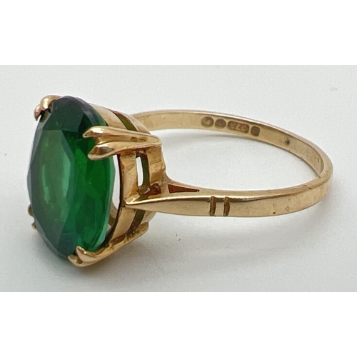 113 - A 9ct gold ring set with large oval cut green beryl stone with claw setting. Stone approx. 12mm x 9m... 