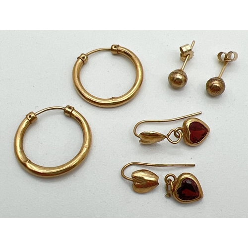 1022 - 3 pairs of 9ct gold and filled gold earrings in varying conditions. To include a pair of heart shape... 