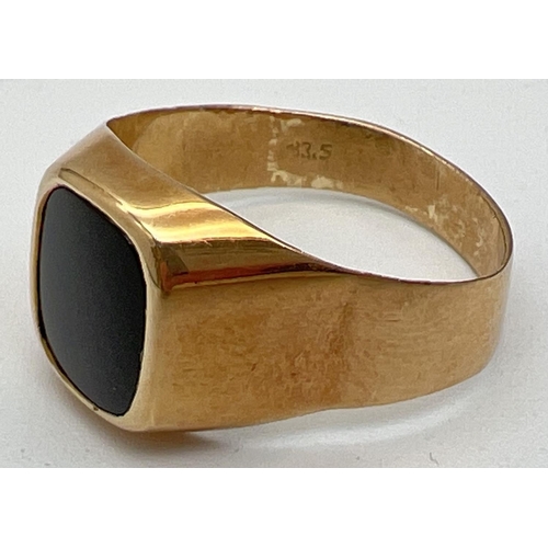 1029 - A men's 20ct gold and black onyx signet ring, band slightly misshapen. Stamped 83.5 inside band. Rin... 