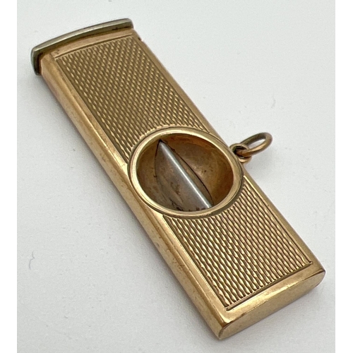 1133 - A vintage 9ct gold cigar cutter with engine turned decoration to both sides and central hanging bale... 