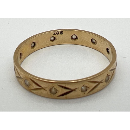 1038 - A vintage 9ct gold and clear stone set full eternity ring with floral engraved detail. Gold mark to ... 