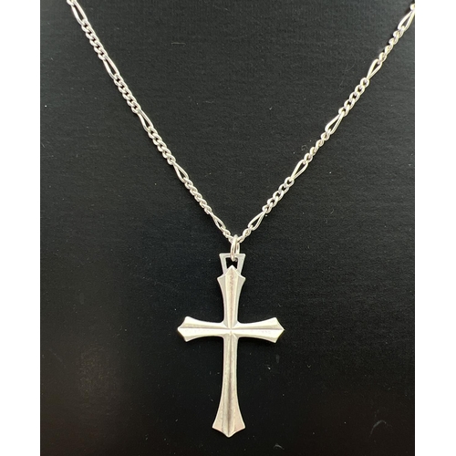 1044 - A vintage silver cross pendant on an 18