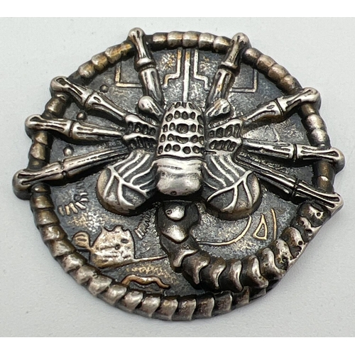 1135 - A hand poured silver bullion  medallion of a Facehugger from the film 