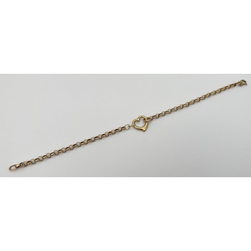 1007 - A 9ct gold belcher chain bracelet with central heart pendant. Bracelet looks to have been adapted to... 