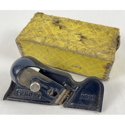 1324 - A vintage Stanley No.95 edging plane, with original box. In excellent used condition. Box has some t... 