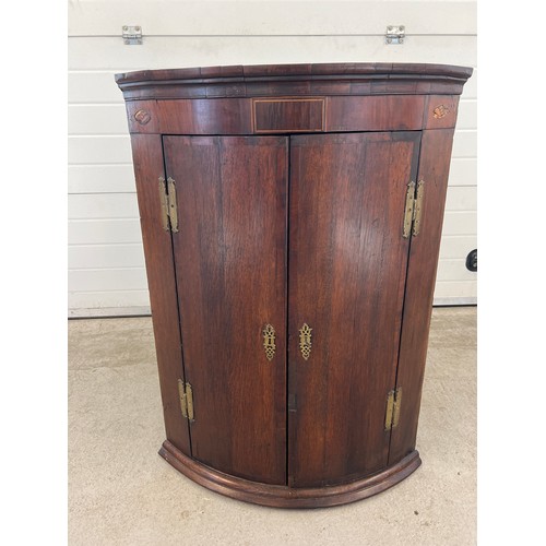 1341 - A large antique dark wood curved front corner cupboard with shell inlay decoration to top. Decorativ... 