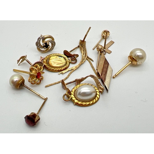 1085 - A small quantity of scrap gold earrings, some stone set. All marked or test as 9ct gold. Total weigh... 