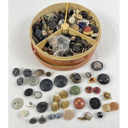 1300 - A vintage lidded trinket box containing a collection of vintage buttons, shirt studs and single cuff... 