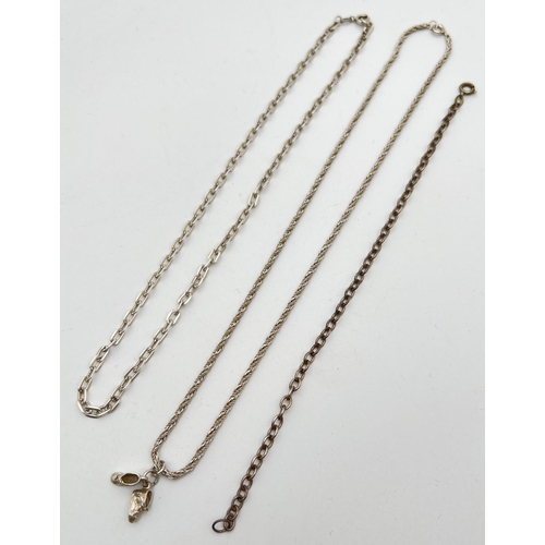 1032 - 2 silver necklaces together with a silver bracelet. A 15 inch flat link belcher chain with spring cl... 