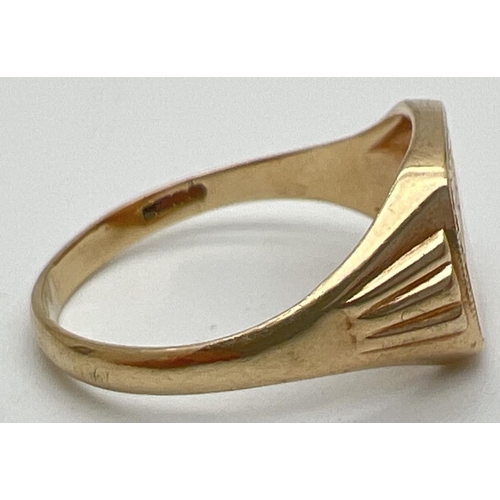 1042 - A men's 9ct gold square faced signet ring with engraved detail to corners and central banded empty c... 