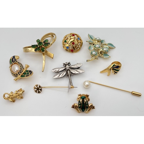 65 - A collection of 10 assorted vintage and modern brooches, to include stone set, enamelled and stick p... 