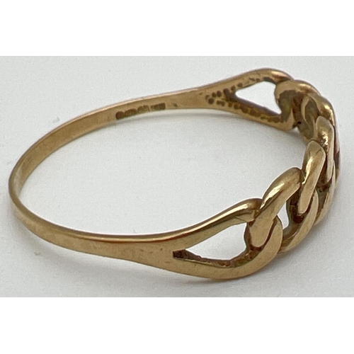 1038 - A vintage 9ct gold curb chain keeper style ring. Hallmarks to inside of band, ring size U. Total wei... 