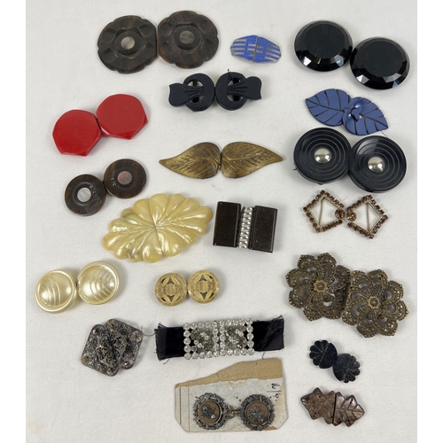 1342 - 20 vintage buckles/dress clips in varying sizes and designs. To include Art Deco, Diamante, floral a... 