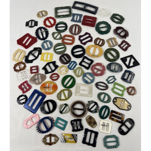 1343 - A collection of 75 vintage buckles, mostly early plastic. In varying colours, sizes and designs to i... 