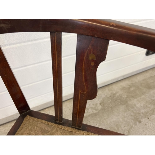 1407 - An Edwardian mahogany corner chair with satinwood inlaid detail to legs & back spindles of a floral ... 