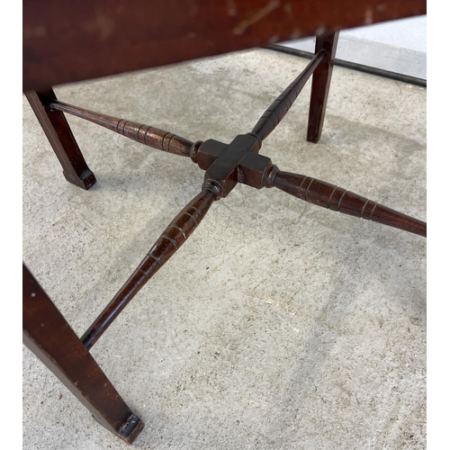 1407 - An Edwardian mahogany corner chair with satinwood inlaid detail to legs & back spindles of a floral ... 