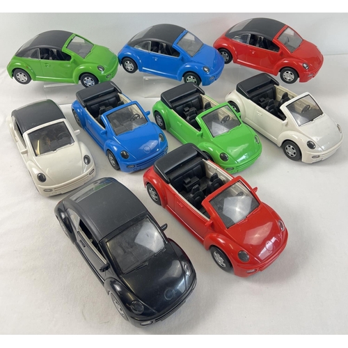 113 - 9 assorted 1/18 scale plastic models of Volkswagen Beetle open topped & convertible cars. In varying... 