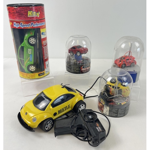 119 - 5 boxed and unboxed battery operated remote control cars to include Volkswagen beetles. Lot includes... 