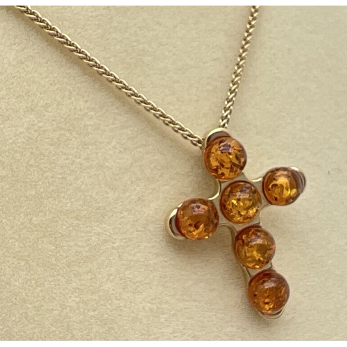 1020 - A boxed 9ct gold amber set cross pendant on an 18