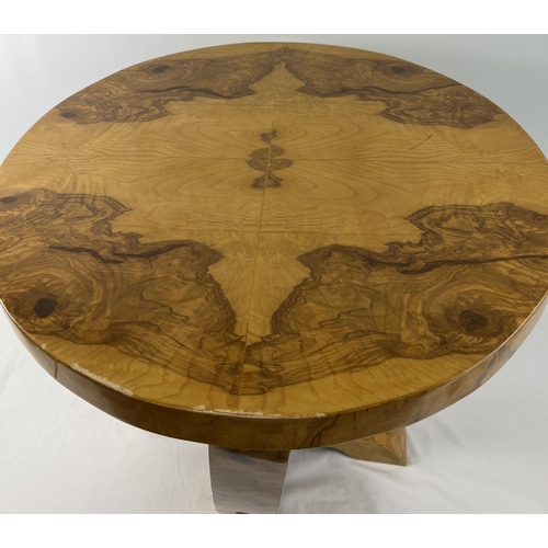 1427 - An Art Deco design circular shaped walnut veneer occasional table with polished finish. Slight scuff... 