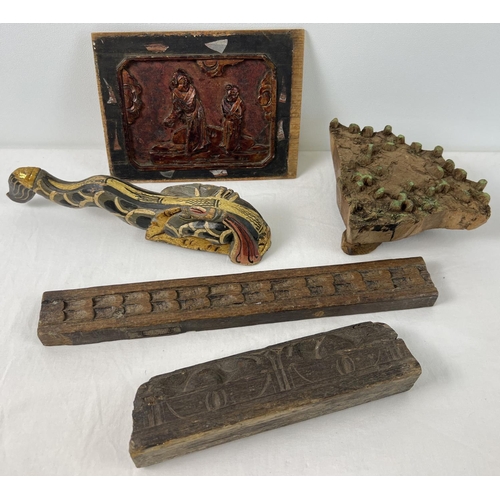 1335 - 5 assorted vintage wooden items to include a carved panel with Oriental figural detail. Longest piec... 