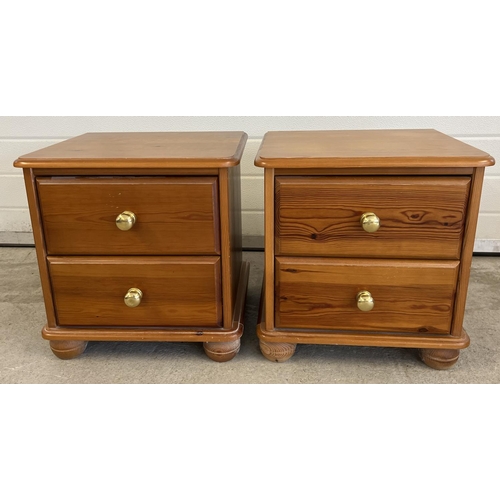 1432 - A pair of modern honey pine 2 drawer bedside cabinets with brass knob handles and bun feet. Each app... 