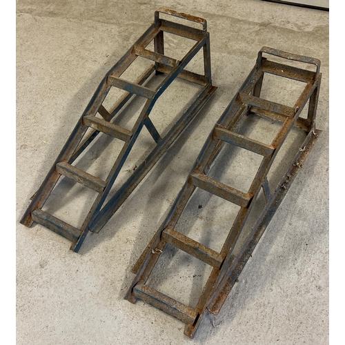 1406 - A pair of vintage steel metal car ramps. Approx. 77cm long.