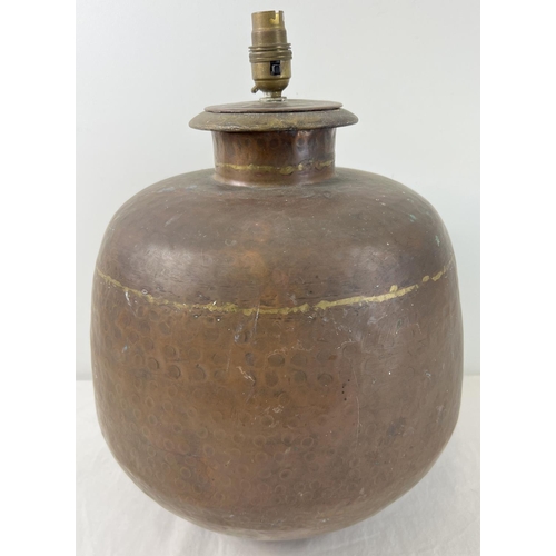 1424 - A large vintage brass lamp base of bulbous form with hammered effect. Approx. 42cm tall x 26cm diame... 